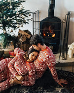 Pijamas familiares navideños con reno rojo – adultos, niños y bebé