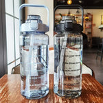 Botella deportiva 2 L con pajilla y marcador de tiempo