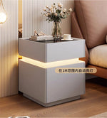 Mesa de noche inteligente con luz de sensor, carga inalámbrica y 3 cajones