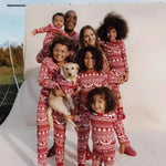 Pijamas familiares navideños con reno rojo – adultos, niños y bebé