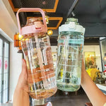 Botella deportiva 2 L con pajilla y marcador de tiempo