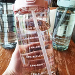 Botella deportiva 2 L con pajilla y marcador de tiempo